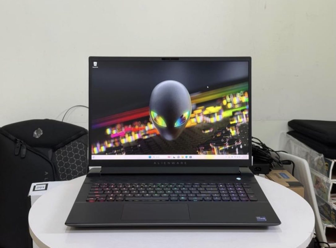 Dell Alienware m18 R1, Core i9 13900HX, RTX 4080, 32GB RAM, 1TB SSD ...